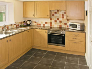 Self catering breaks at Saddlers Cottage in Clunderwen, Pembrokeshire