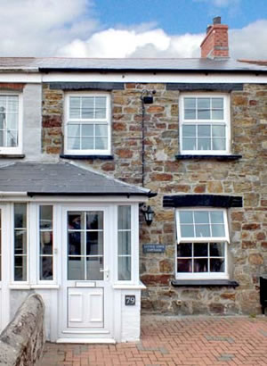 Self catering breaks at Little Cove Cottage in Par, Cornwall