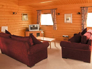 Self catering breaks at Greenfields in Kenwick Woods, Lincolnshire
