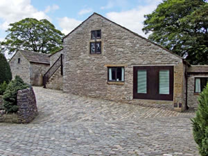 Self catering breaks at Barn Cottage in Peak Forest, Derbyshire
