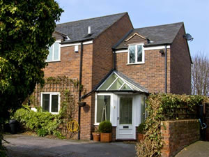 Self catering breaks at 4 Edgar Place in Chester, Cheshire