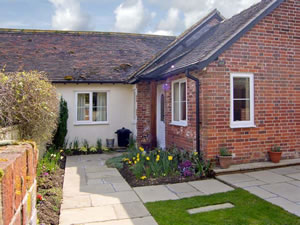 Self catering breaks at Flour Mill Cottage in Fontmell Magna, Dorset