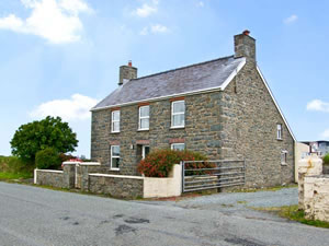 Self catering breaks at Bank House Farm in St Davids, Pembrokeshire