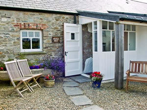 Self catering breaks at Bwthyn Mawr in Newport, Pembrokeshire