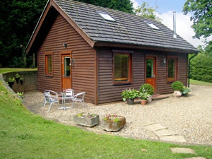 Self catering breaks at The Cottage in Culverstone Green, Kent
