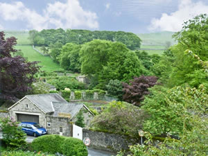 Self catering breaks at Low Fold Cottage in Langcliffe, North Yorkshire
