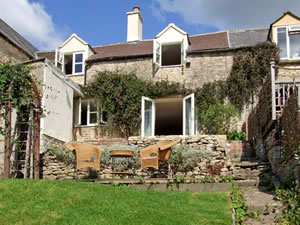 Self catering breaks at Glen View Cottage in Swells Hill, Gloucestershire