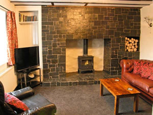 Self catering breaks at Hendre Aled Farmhouse in Llansannan, Conwy