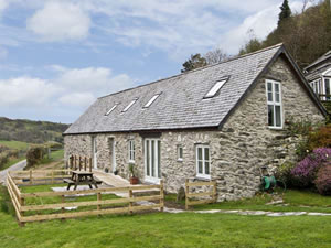 Self catering breaks at Bronnydd- Tyddyn Ysgubor in Bala, Gwynedd