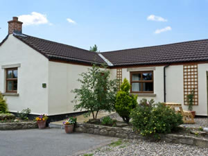 Self catering breaks at Rose Cottage in Caldwell, North Yorkshire