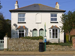 Self catering breaks at 2 Brooklyn Cottages in Niton, Isle of Wight