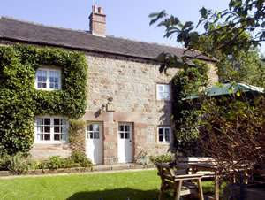 Self catering breaks at School House in Bradnop, Staffordshire
