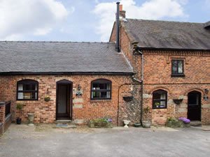 Self catering breaks at Orchard Cottage in Edlaston, Derbyshire