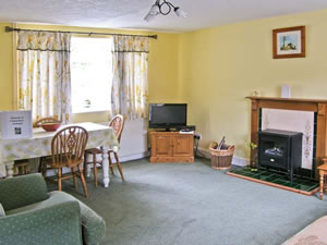 Self catering breaks at Carpenters Cottage in Holt, Norfolk