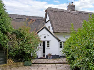 Self catering breaks at Thatched Cottage in Fulbourn, Cambridgeshire