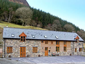 Self catering breaks at Y Sgubor in Llangynog, Powys