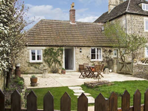 Self catering breaks at Farm View Cottage in Upper Seagry, Wiltshire