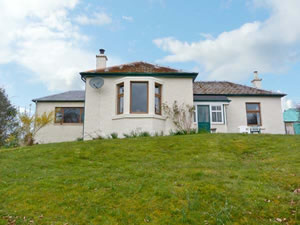 Self catering breaks at Laxdale Cottage in Corpach, Isle of Skye