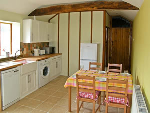Self catering breaks at Sutton Barn in Hope Mansell, Herefordshire