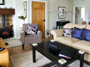 Self catering breaks at Cowslip Cottage in Sleights, North Yorkshire