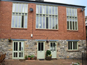 Self catering breaks at 3 Coach House Mews in Matlock Bath, Derbyshire