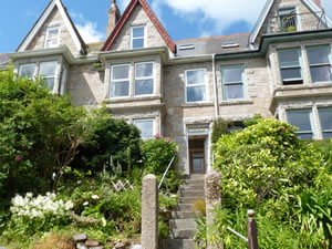 Self catering breaks at Dolphins Watch in Newlyn, Cornwall