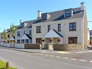 Self catering breaks at Sandy Harbour in Burry Port, Carmarthenshire