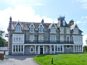 Self catering breaks at 10 Monarch Country Apartments in Newtonmore, Inverness-shire