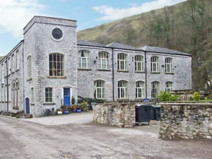 Self catering breaks at 10 Phoenix Building in Litton, Derbyshire