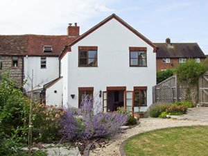 Self catering breaks at Pinfold Cottage in Bidford-on-Avon, Warwickshire