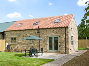 Self catering breaks at Sceptre Cottage in Crakehall, North Yorkshire