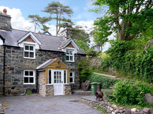 Self catering breaks at Tan y Bryn in Llwyngwril, Gwynedd