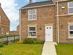Self catering breaks at 5 Farm Row in Beeford, East Yorkshire