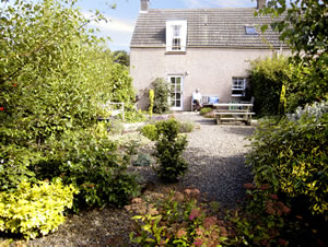 Self catering breaks at Near Bank Cottage in St Abbs, Berwickshire