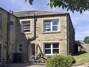 Self catering breaks at Laurel Bank Cottage in Embsay, North Yorkshire