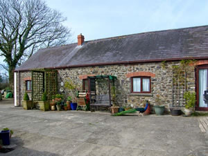 Self catering breaks at Mollys Cottage in St Clears, Dyfed