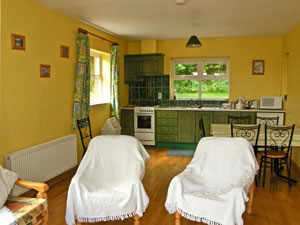 Self catering breaks at Daisy Cottage in Kilcummin, County Kerry