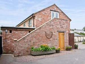Self catering breaks at The Barn in Weston-Under-Redcastle, Shropshire