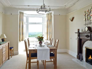 Self catering breaks at 2 Tamar View in Launceston, Cornwall