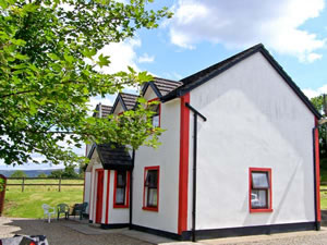 Self catering breaks at Bridge View Cottage in Scarriff, County Clare