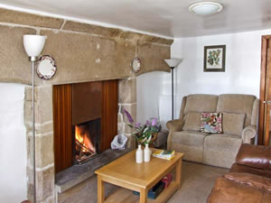 Self catering breaks at Turret Cottage in Youlgreave, Derbyshire