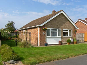 Self catering breaks at Meraway in Trunch, Norfolk