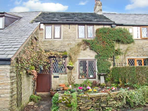 Self catering breaks at Heatherways in New Mills, Derbyshire