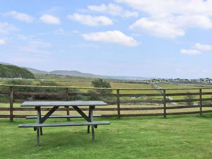 Self catering breaks at Bwthyn Caerffynnon in Dyffryn Ardudwy, Gwynedd