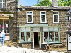 Self catering breaks at 52 Main Street in Haworth, West Yorkshire