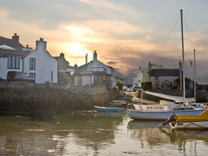 Self catering breaks at Thalassa in Cemaes Bay, Isle of Anglesey