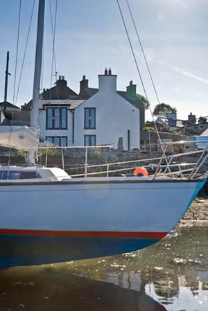 Self catering breaks at Ty Lawr in Cemaes Bay, Isle of Anglesey
