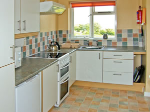 Self catering breaks at Bryn Teg Apartment in Mynytho, Gwynedd