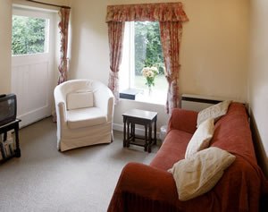 Self catering breaks at Barn Croft Cottage in Elton, Derbyshire