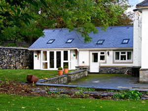 Self catering breaks at Pengwern Farm Cottage in Llanrwst, Conwy